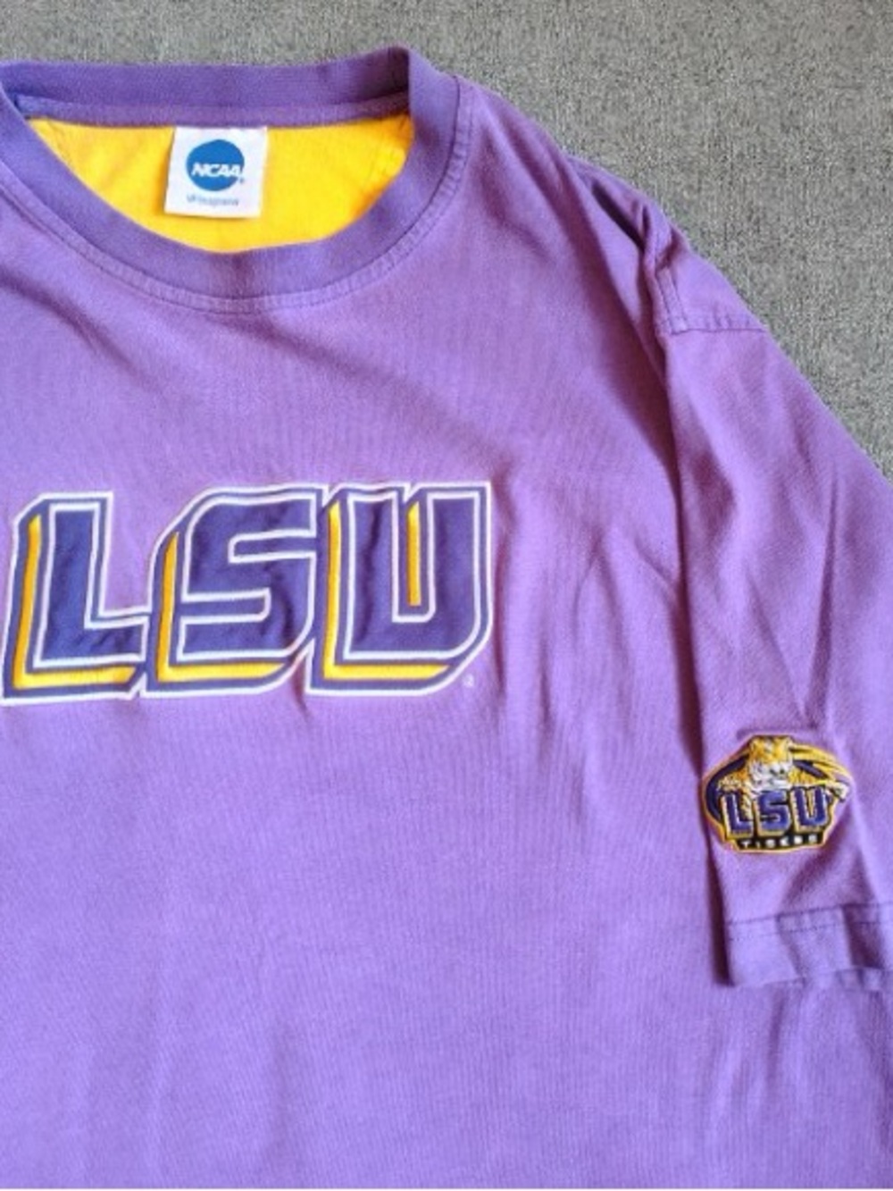 Vtg NCAA Embroidered LSU Shirt Mens XL Purple Short Sleeve Tiger Sleeve Patch